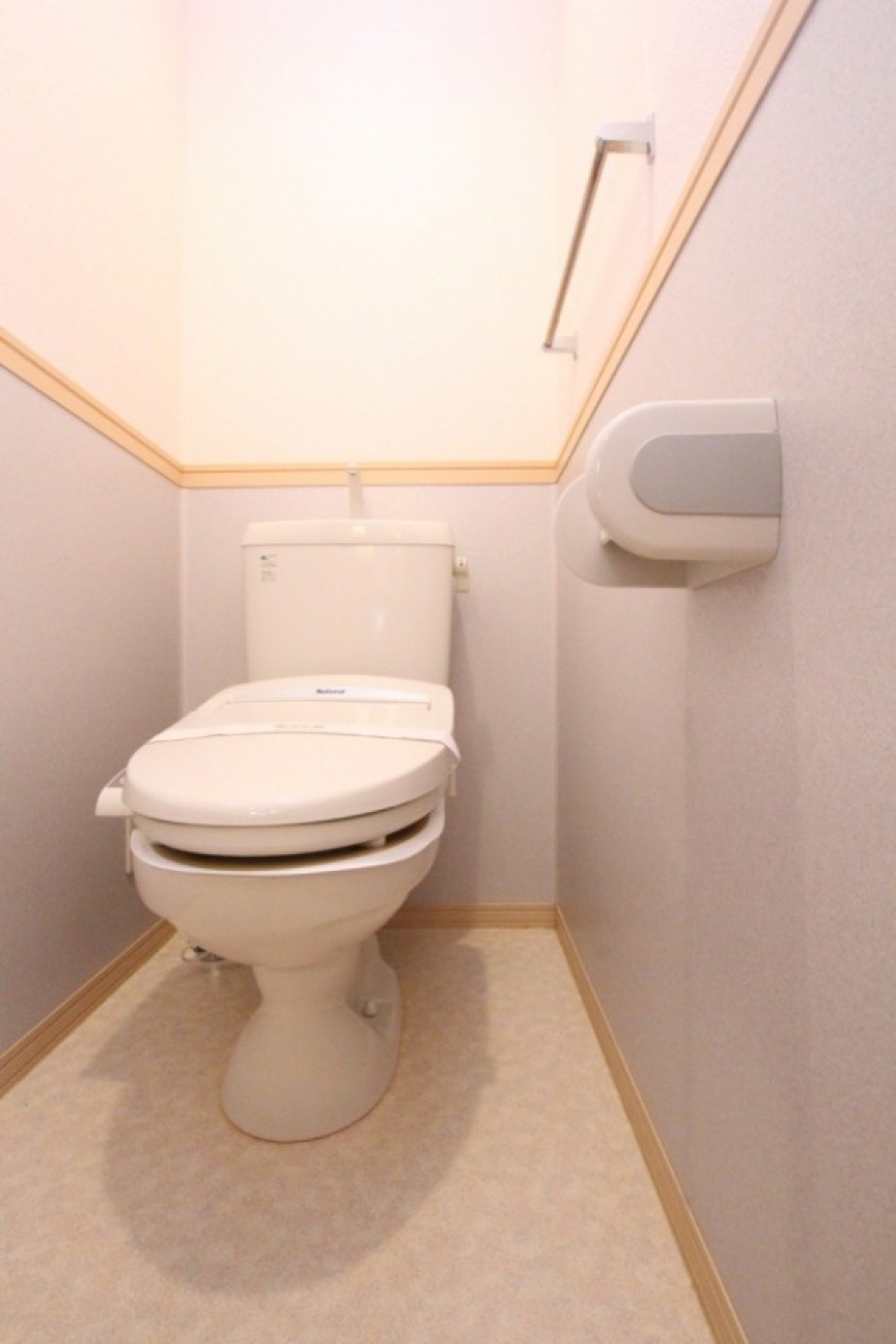 トイレはシャワートイレを新たに設置しました。