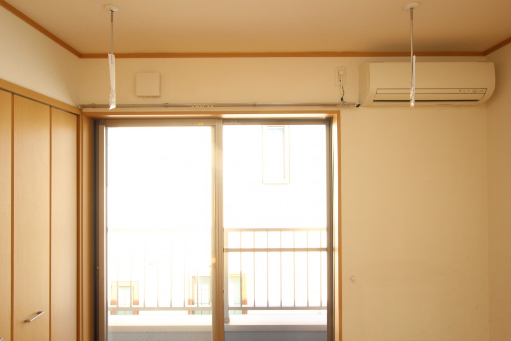 雨の日のお助けマン「室内物干し」付き。