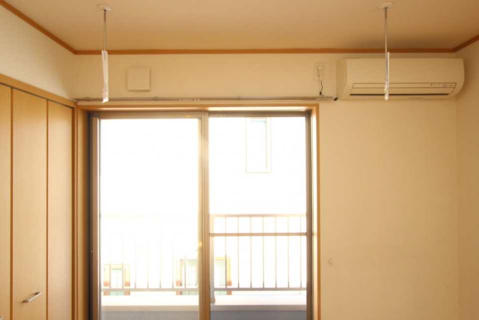 雨の日のお助けマン「室内物干し」付き。