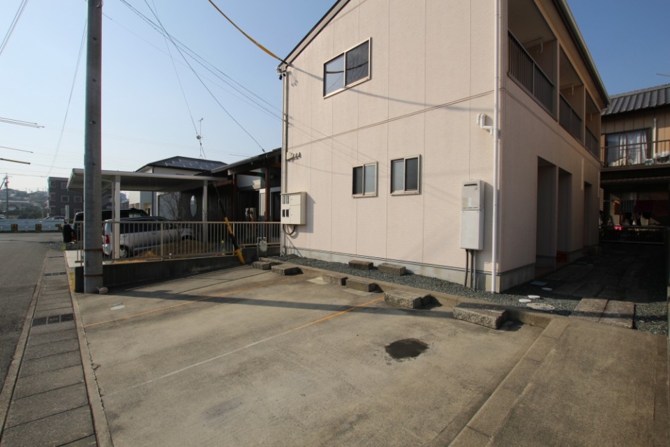道路からは緩やかなスロープがあり自転車の搬入も楽々。