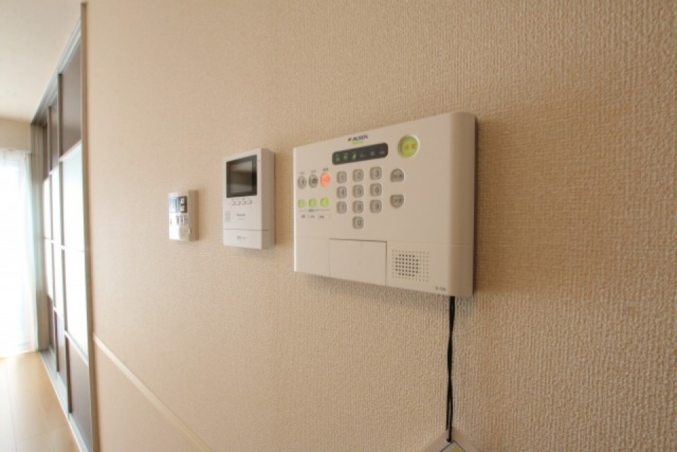 ALSOKの設備とTVインターホン。