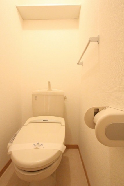 トイレはもちろんウォシュレット付き。
