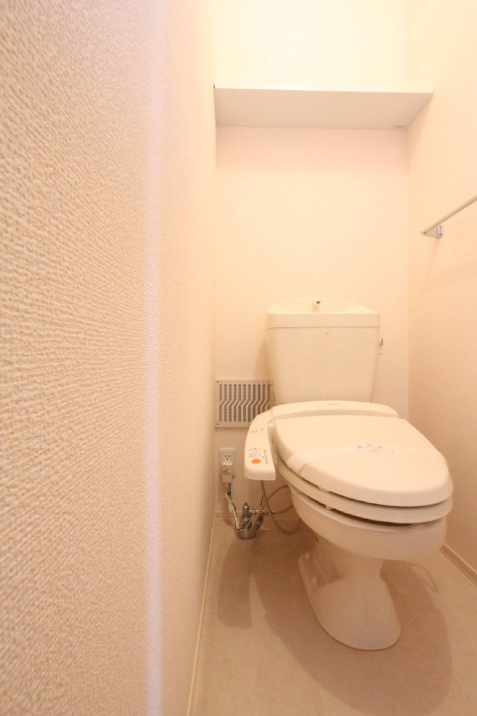 トイレはもちろんウォシュレット付き。