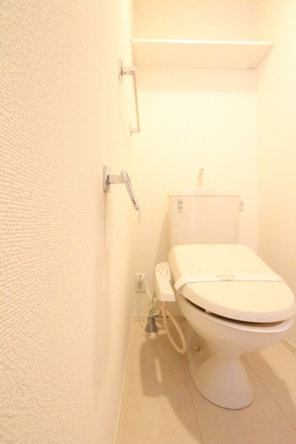 トイレはもちろんウォシュレット付き。