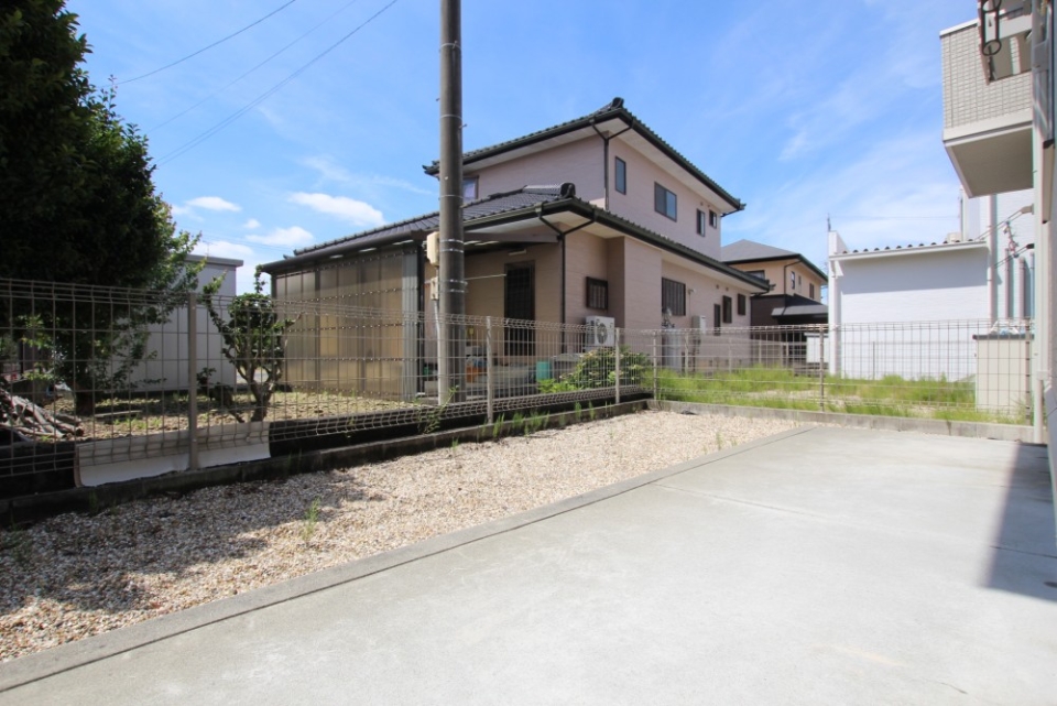 贅沢な専用庭つきです。