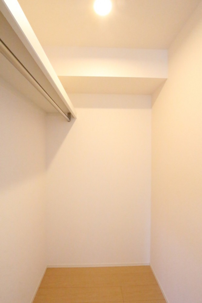 棚やレールが付いていて使いやすい！