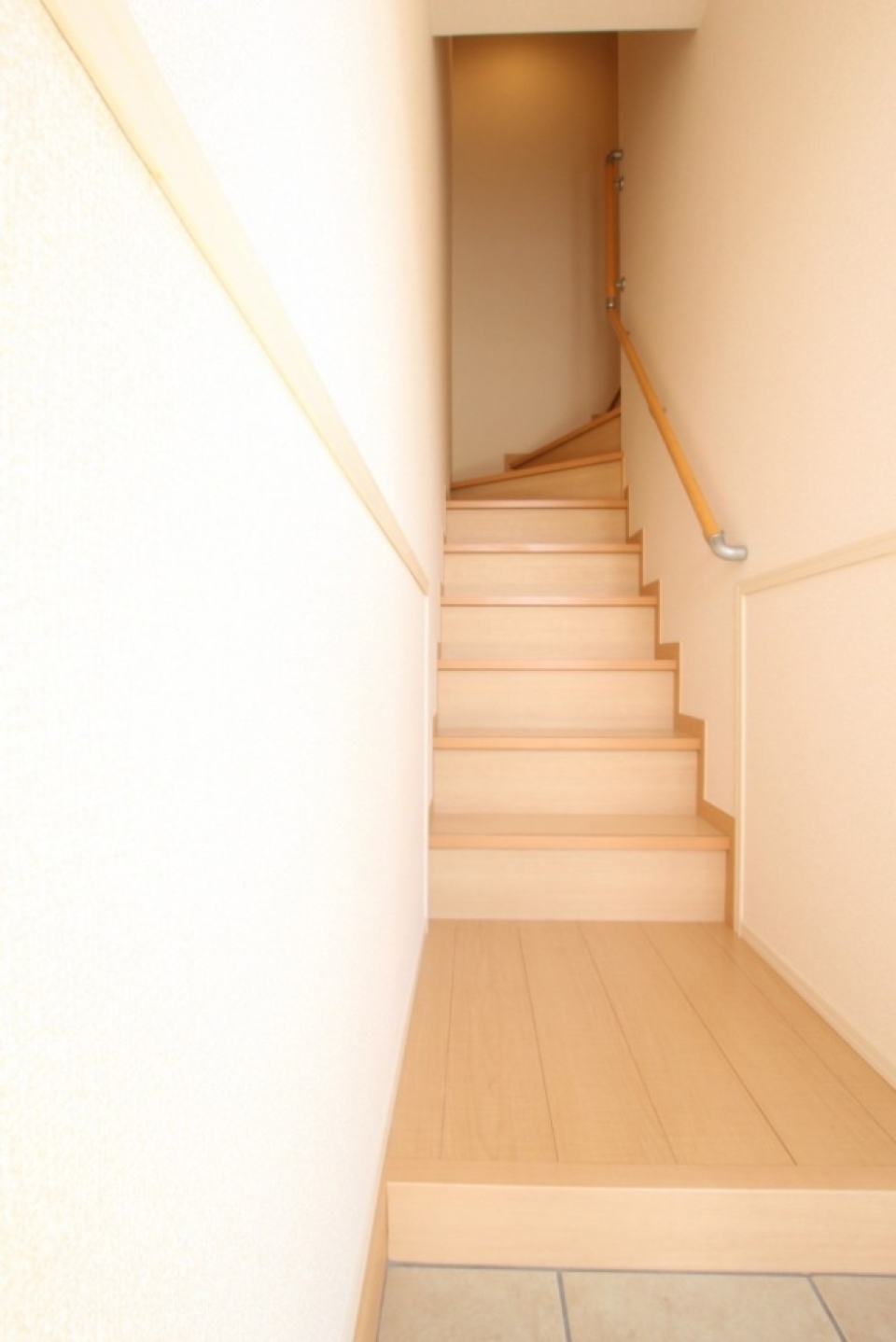 階段の傾斜もなだらかで良い感じ?