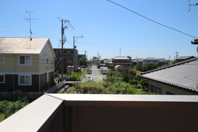 住宅も多いエリアだが緑もまだまだ残っている。