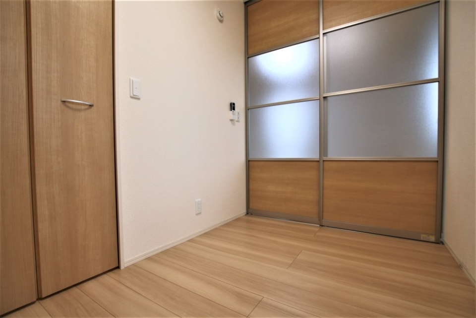 洋室はちいさめ3帖、ぎりぎりシングルベッドならいけるのかな？