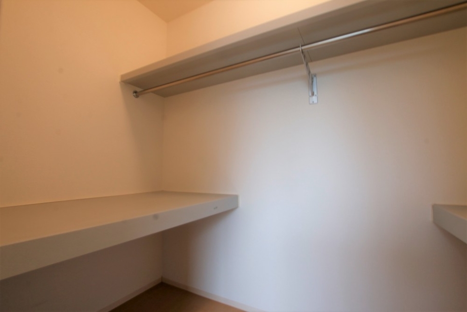 ウォークインクローゼット広すぎて部屋？