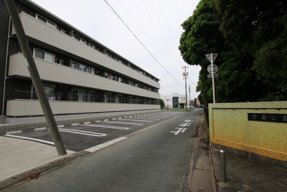 建物の目の前は公園です