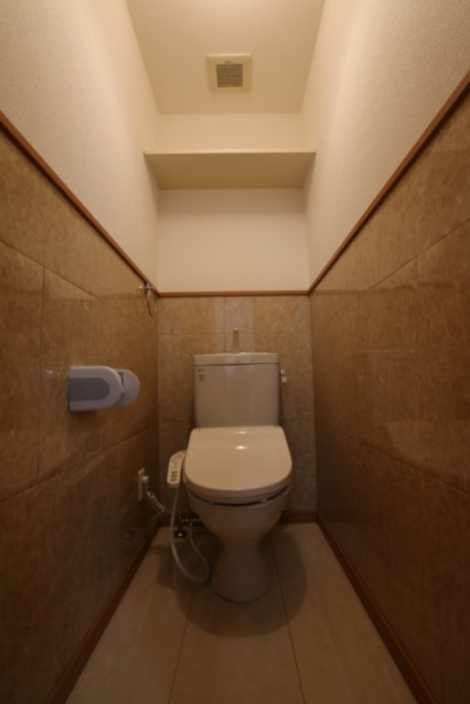 トイレもピカピカ大理石風光沢感！