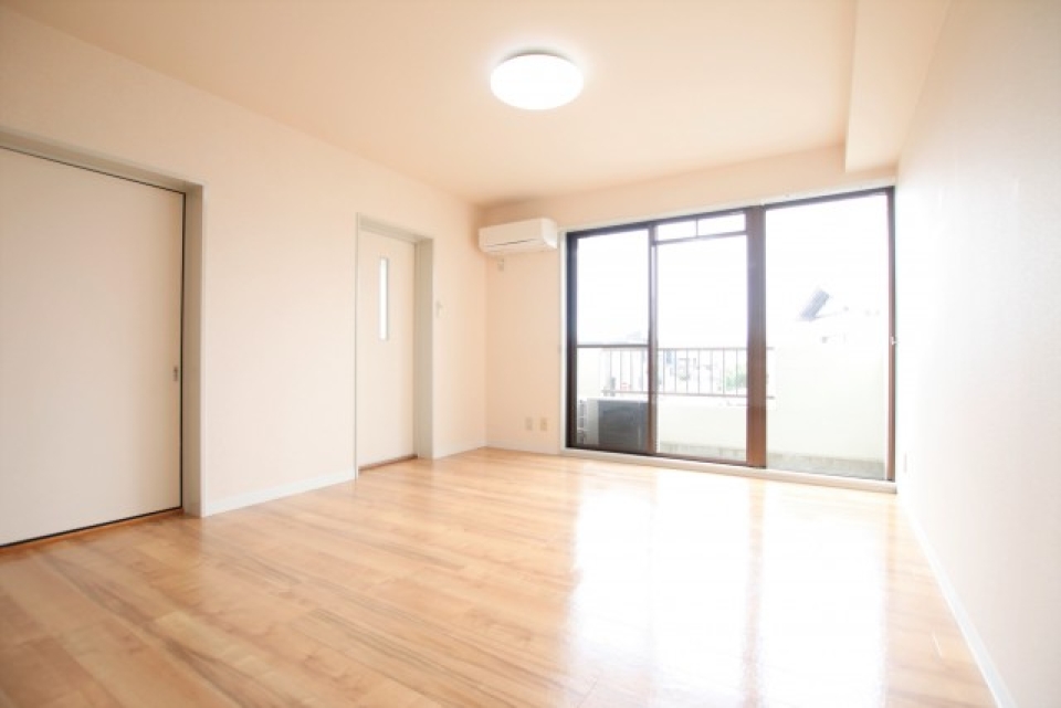 大きな窓だからお部屋が明るい！