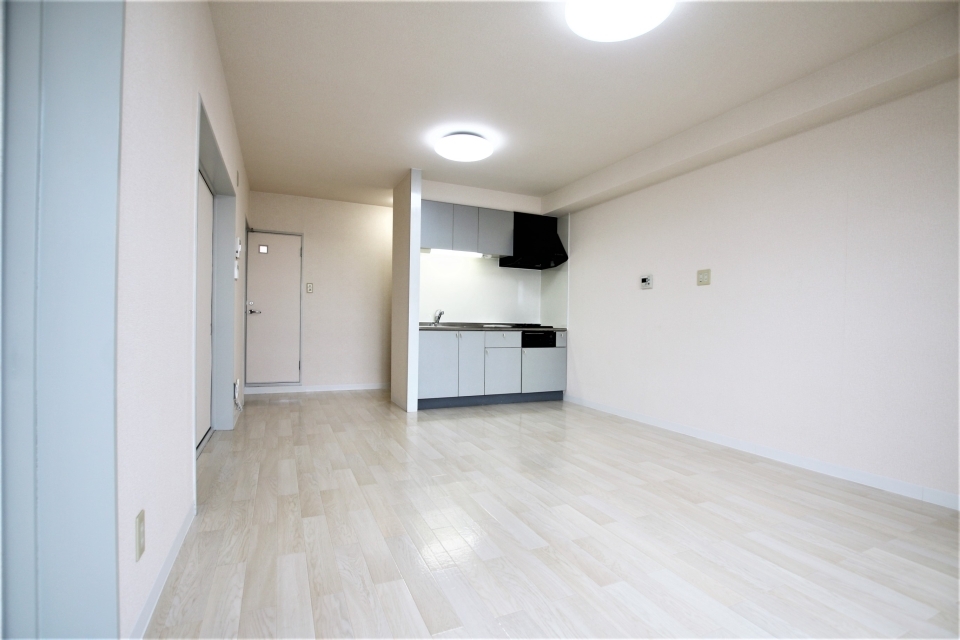 12.5帖のLDK。ここから多くの部屋につながっています。