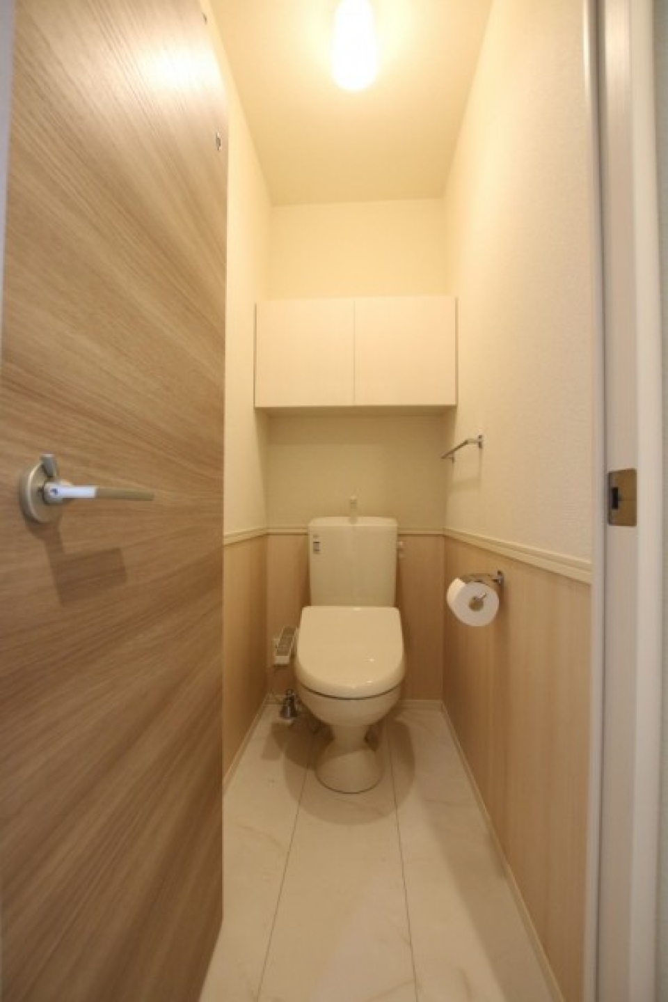 玄関入ったらすぐにおトイレです