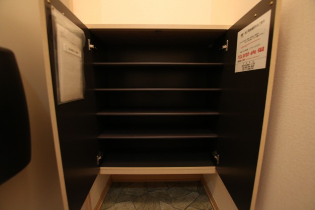 シューボックス付きの玄関です。