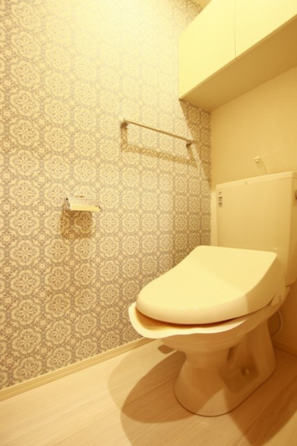 トイレです。壁紙がおしゃれです。