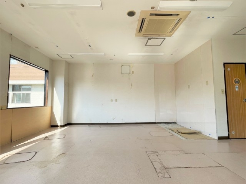 窓側は日差しが明るい。