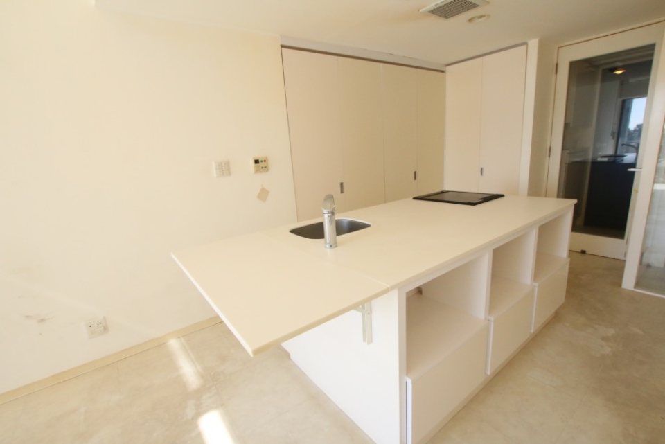収納式のカウンターを出せば180㎝から225㎝と変えられる