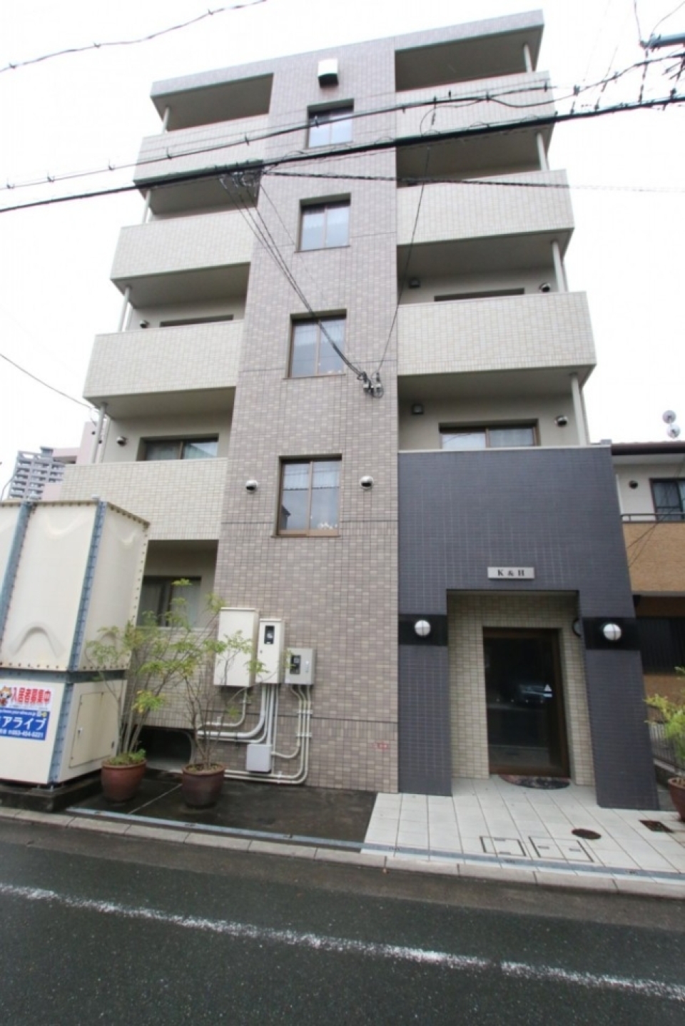 外観は、中央の街に合ったスタイリッシュなデザイン