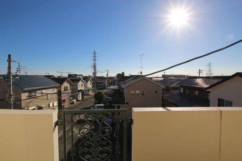 3階のお部屋で眺めはいいが電線近く残念。