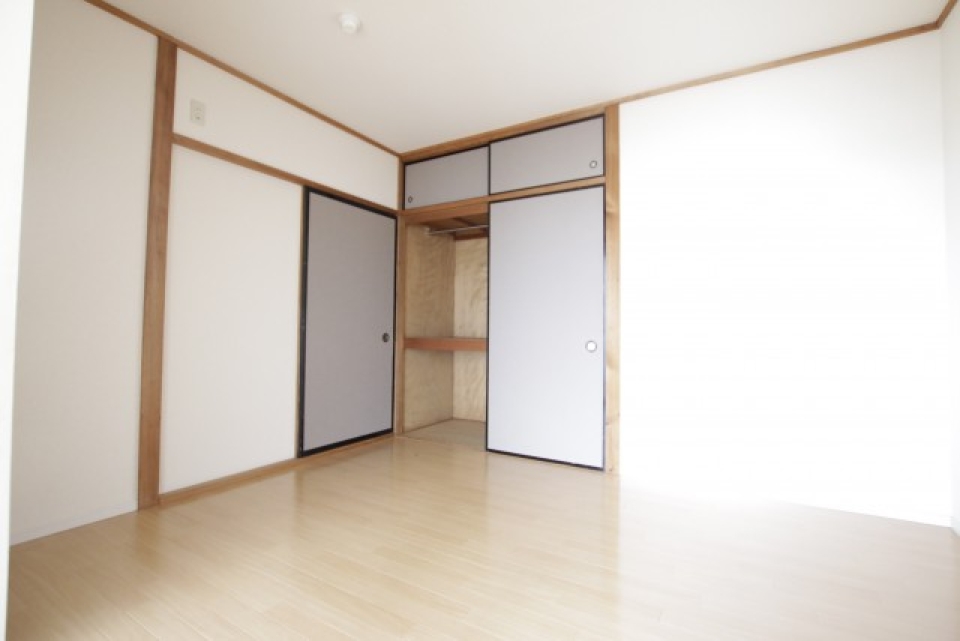 和室を洋間に変えました。押し入れです！