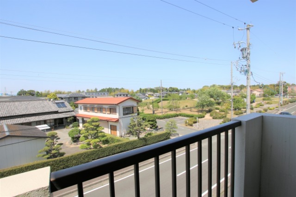 北のバルコニーからは二子塚公園が見えます