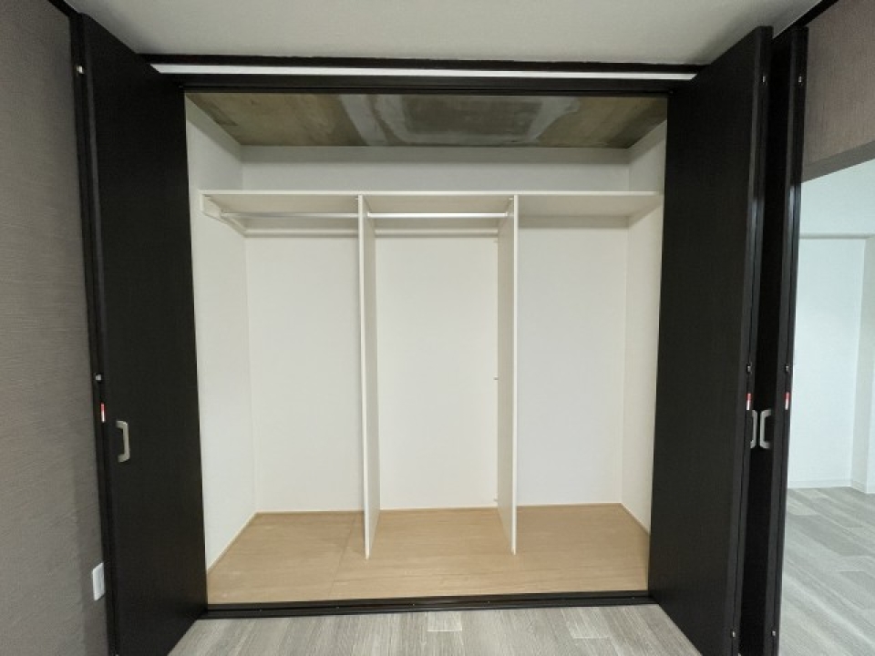 LDKに収納スペースたっぷりのクローゼットも付いています。