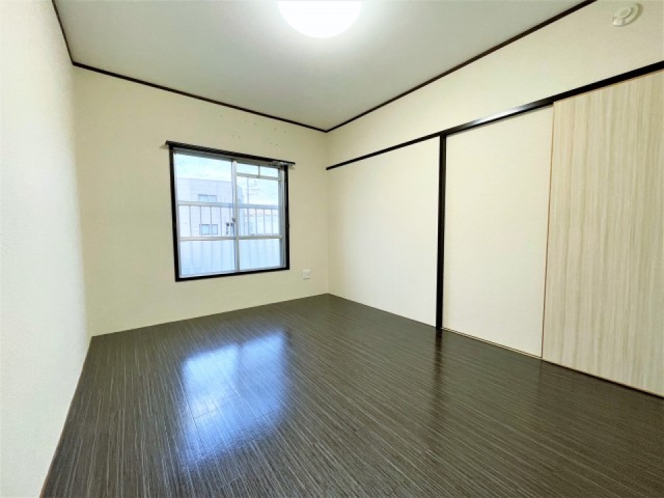 洋室6帖。クローゼット付きです。