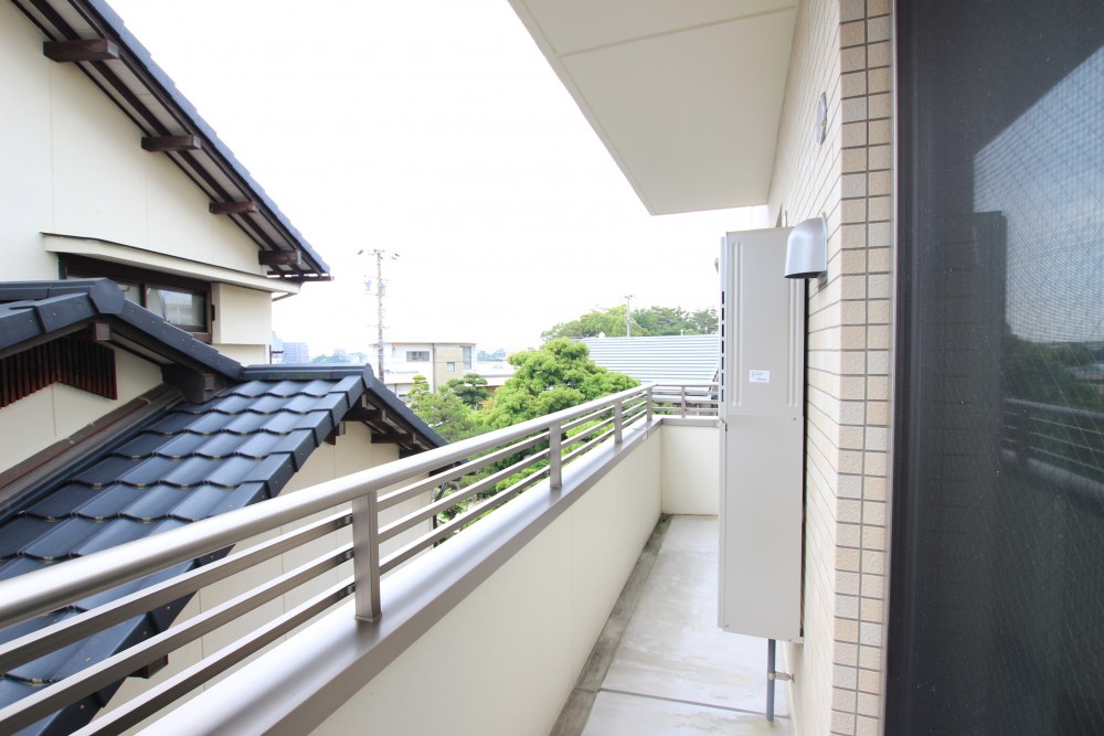 洋室6帖と5.5帖のベランダの様子
