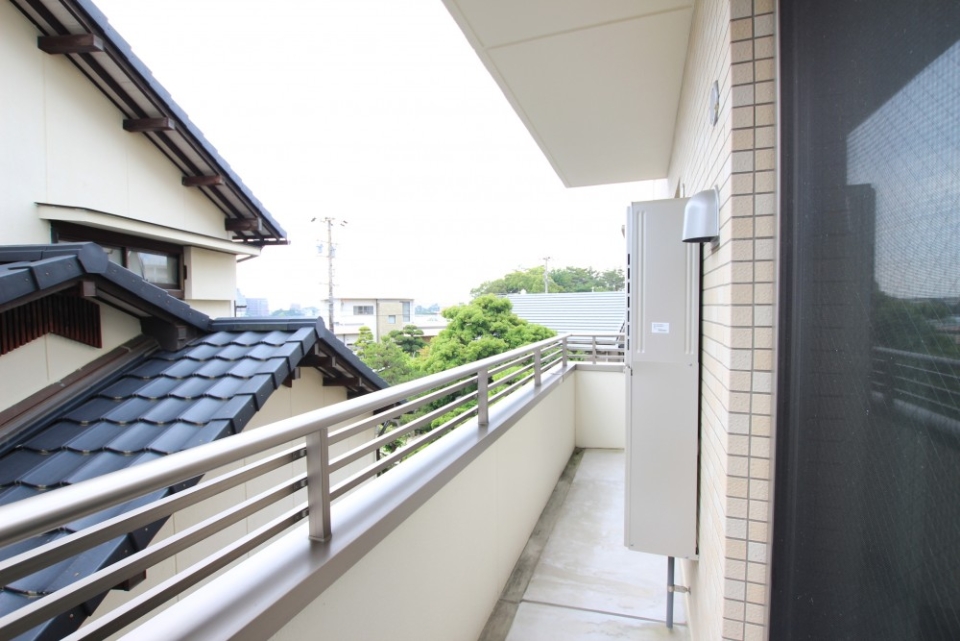 洋室6帖と5.5帖のベランダの様子