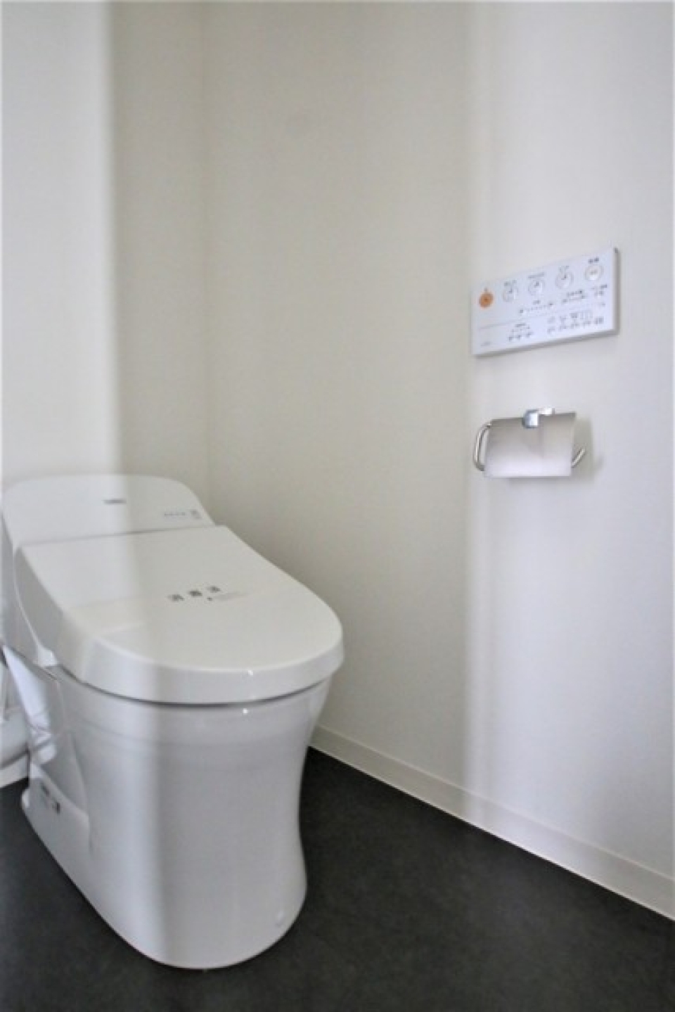 トイレはタンクレスです