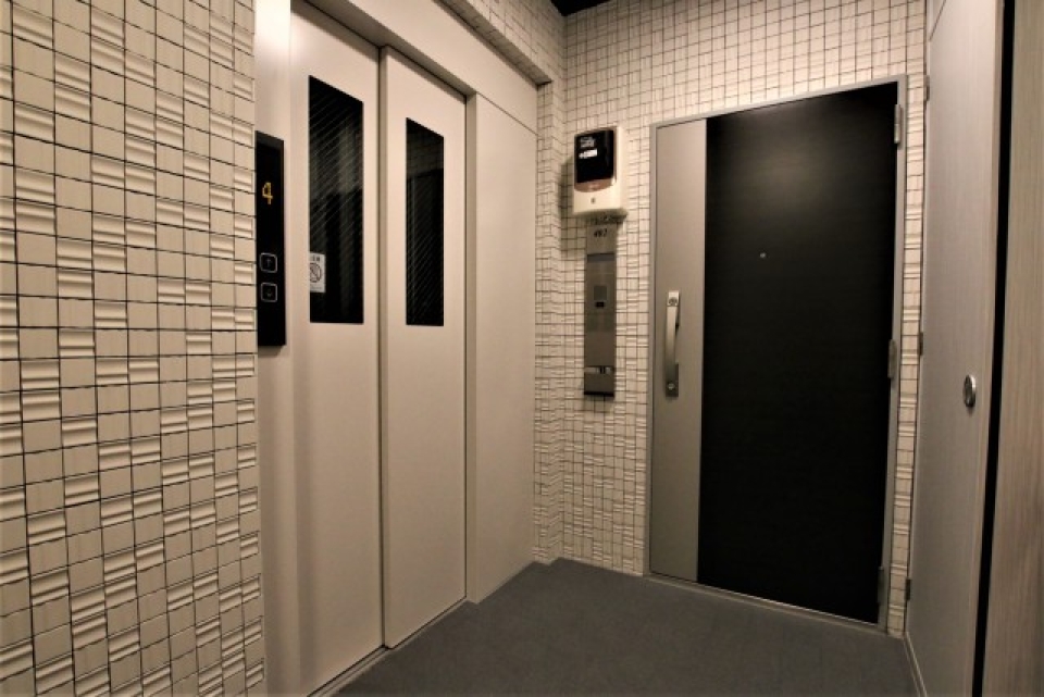 エレベーターを出るとすぐお部屋です
