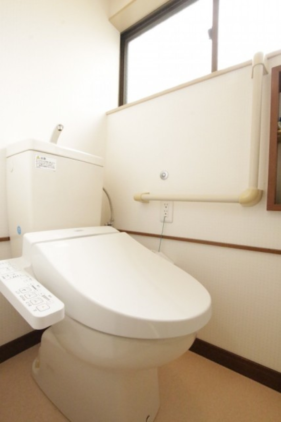 おトイレは温水洗浄便座です