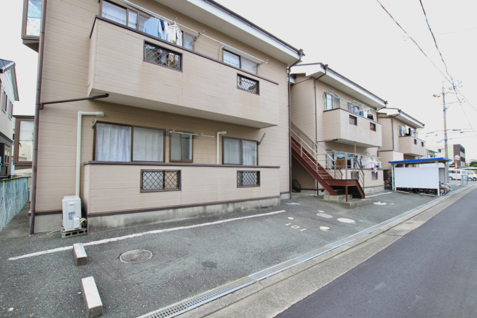 ベランダ前が駐車場です