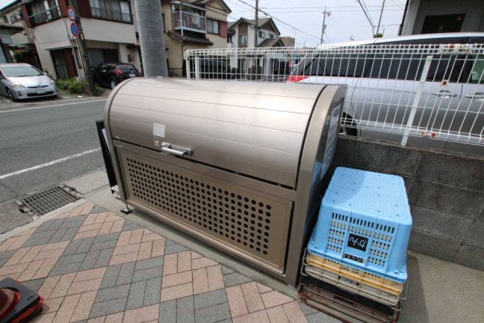 敷地内にゴミ置き場があるのも嬉しいポイント