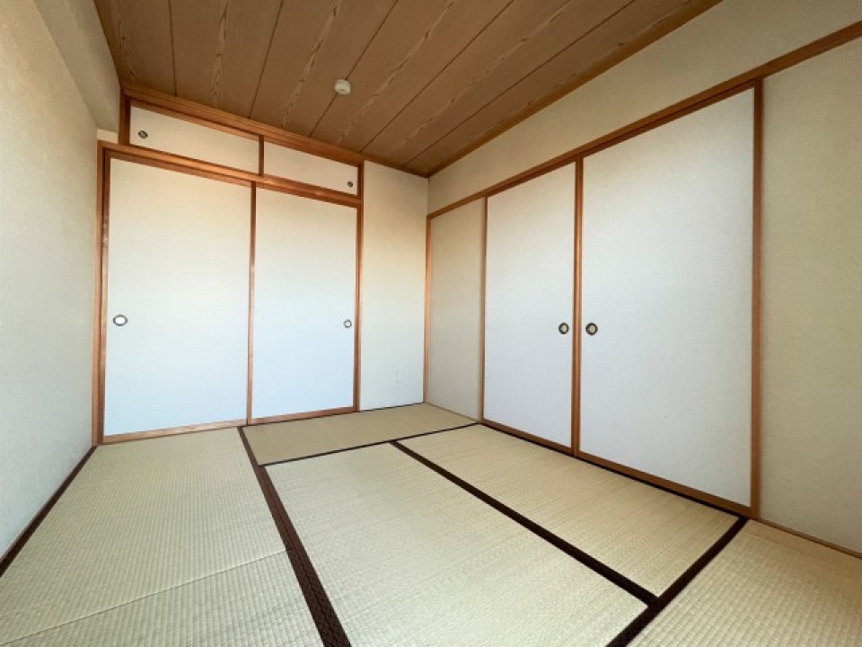 和室といえばたっぷり収納の押入れ