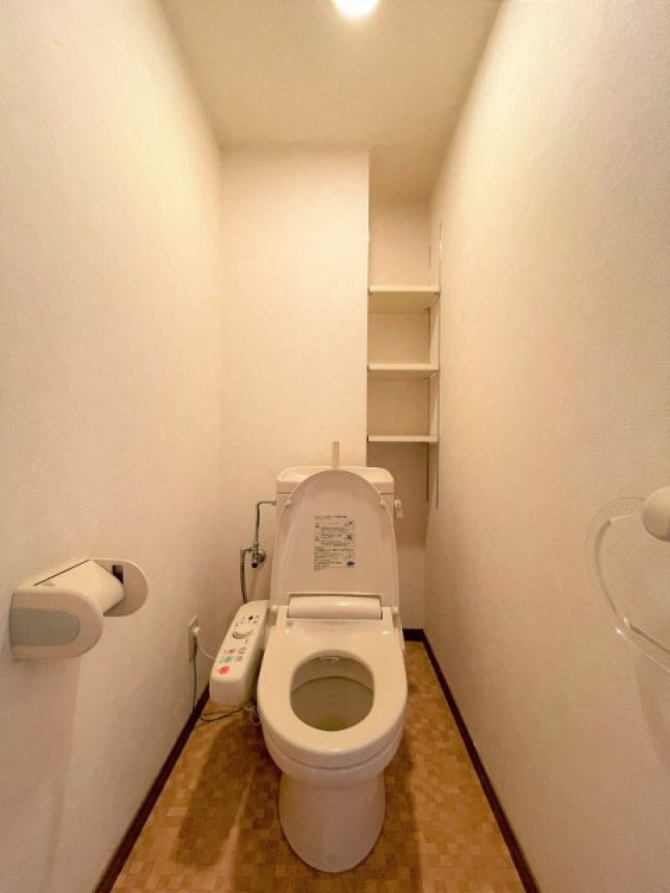 トイレには三段棚