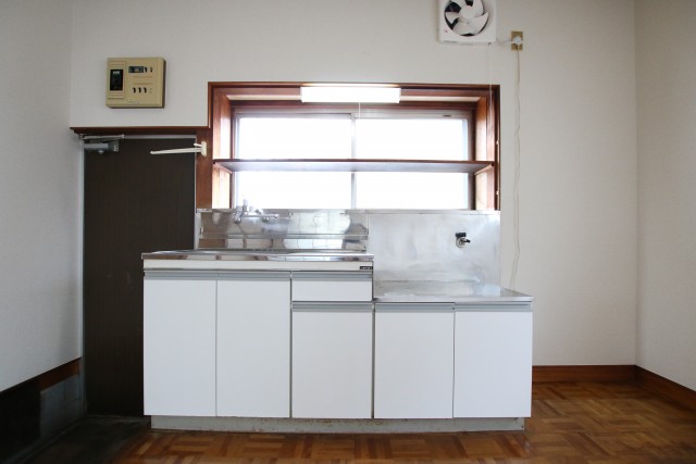 オープンタイプのキッチン。まっしろ！