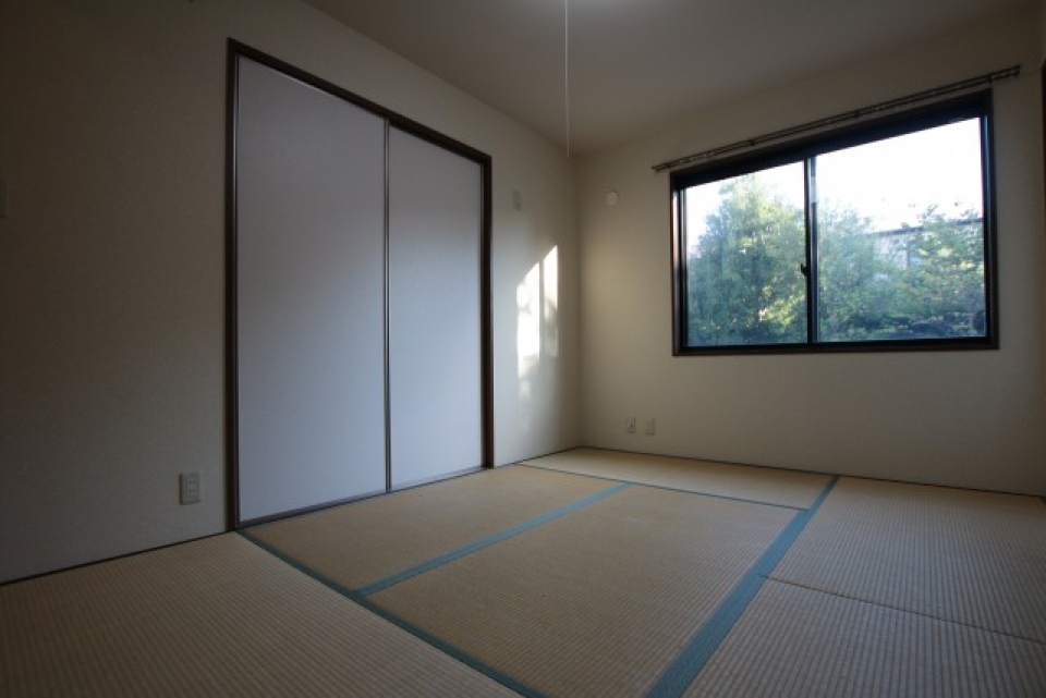 洋室６帖の隣には和室６帖。大きめ収納がついています。