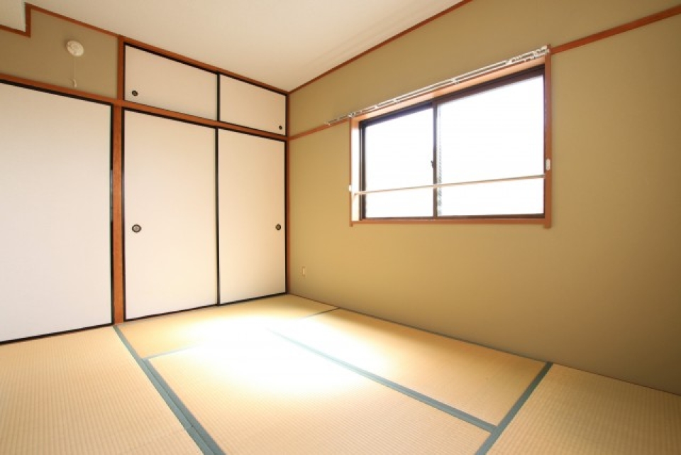 和室。日当たりよくてゴロゴロしたくなる。