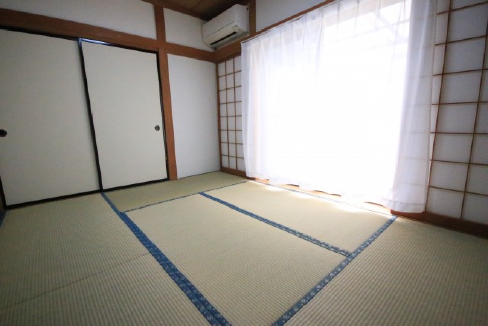 和室6帖。押し入れ＆床の間あります。