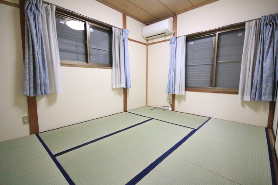 2階和室6帖。押し入れ付いています。