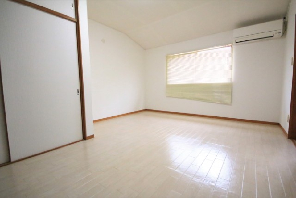 洋室の日当たりもとても良いです。