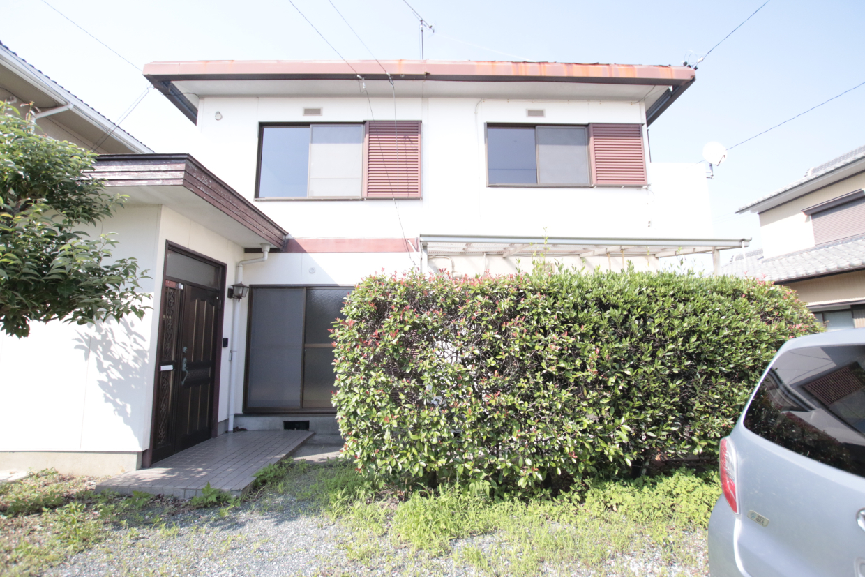 閑静な住宅街にある、この建物。