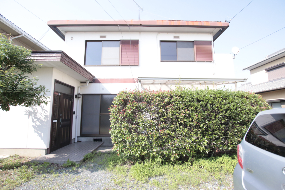 閑静な住宅街にある、この建物。