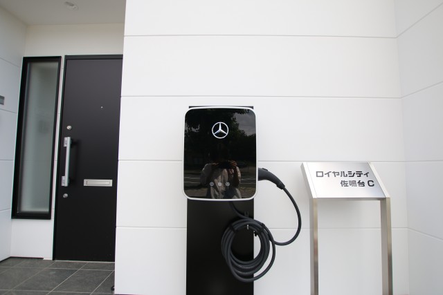 メルセデス純正充電器！かっこいい！