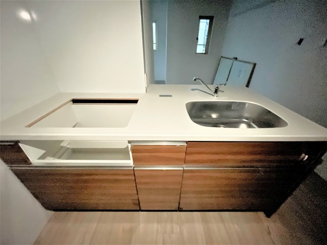 キッチンの様子。一人暮らしにはちょうどいい大きさです。