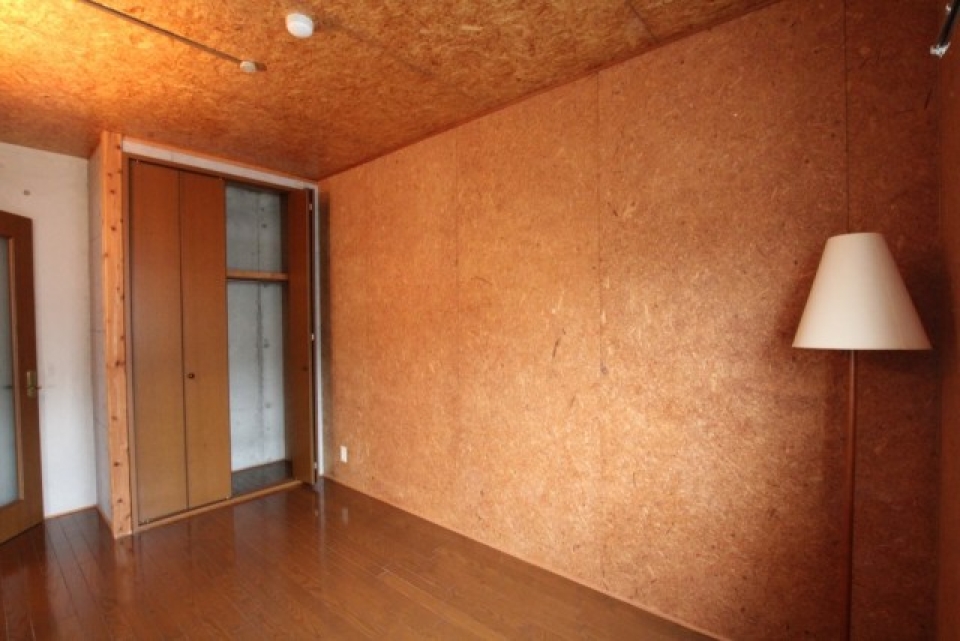 こちらの部屋にはクローゼットがあります