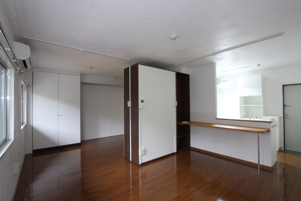 部屋は18.1帖のワンルーム。広ーーーいです